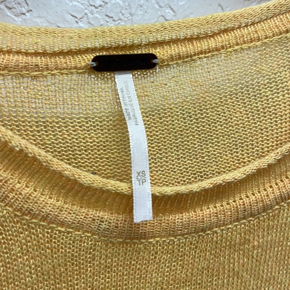 Free People Lightweight Sheer Linen Ruffle Bottom Sweater XS - Picture 2 of 6